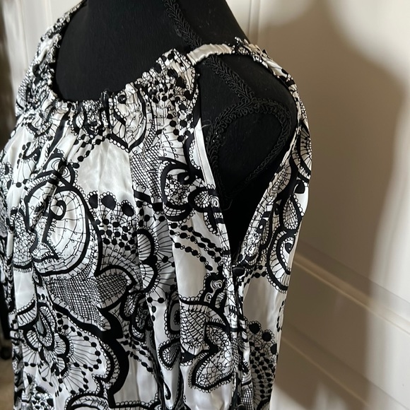 Cache silk cold shoulder top - Picture 2 of 4